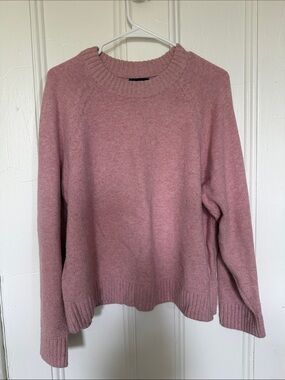 GAP Relaxed Crewneck Sweater in Dusty Pink